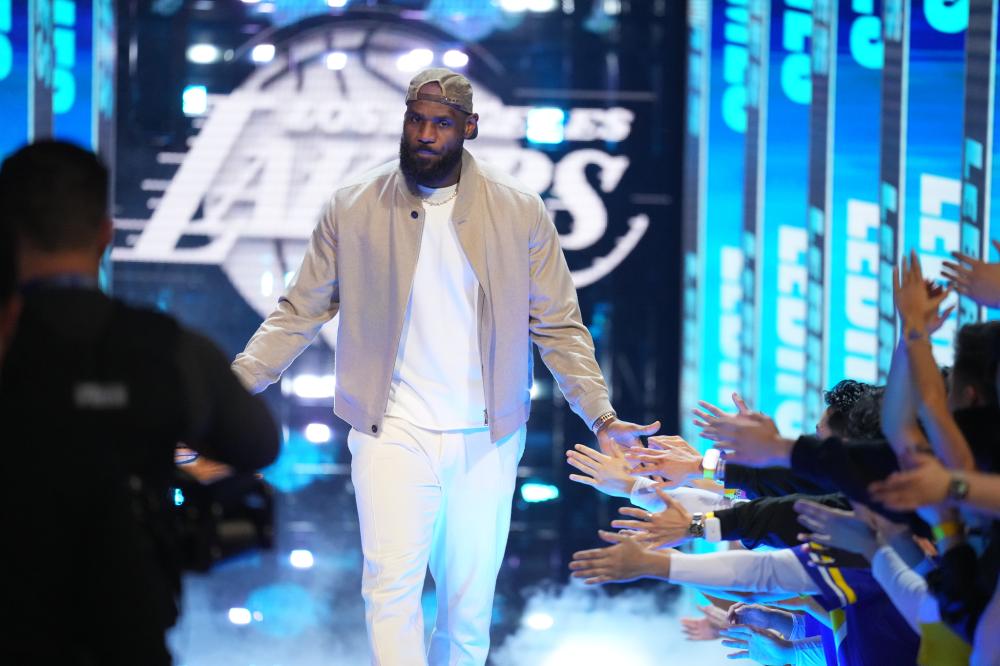 而且在防守 而且在防守